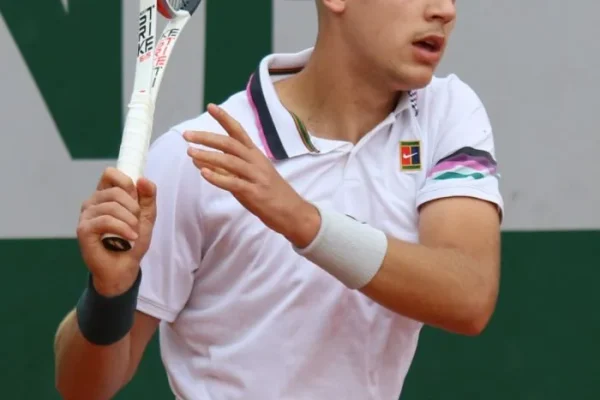 Medjedovic’s Power Advantage vs. Sachko’s Clay Court Endurance in Naples